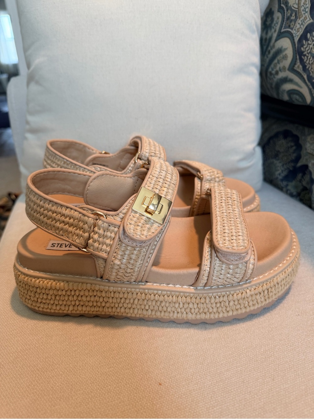Steve Madden Bigmona Woven Platform- size 6.5